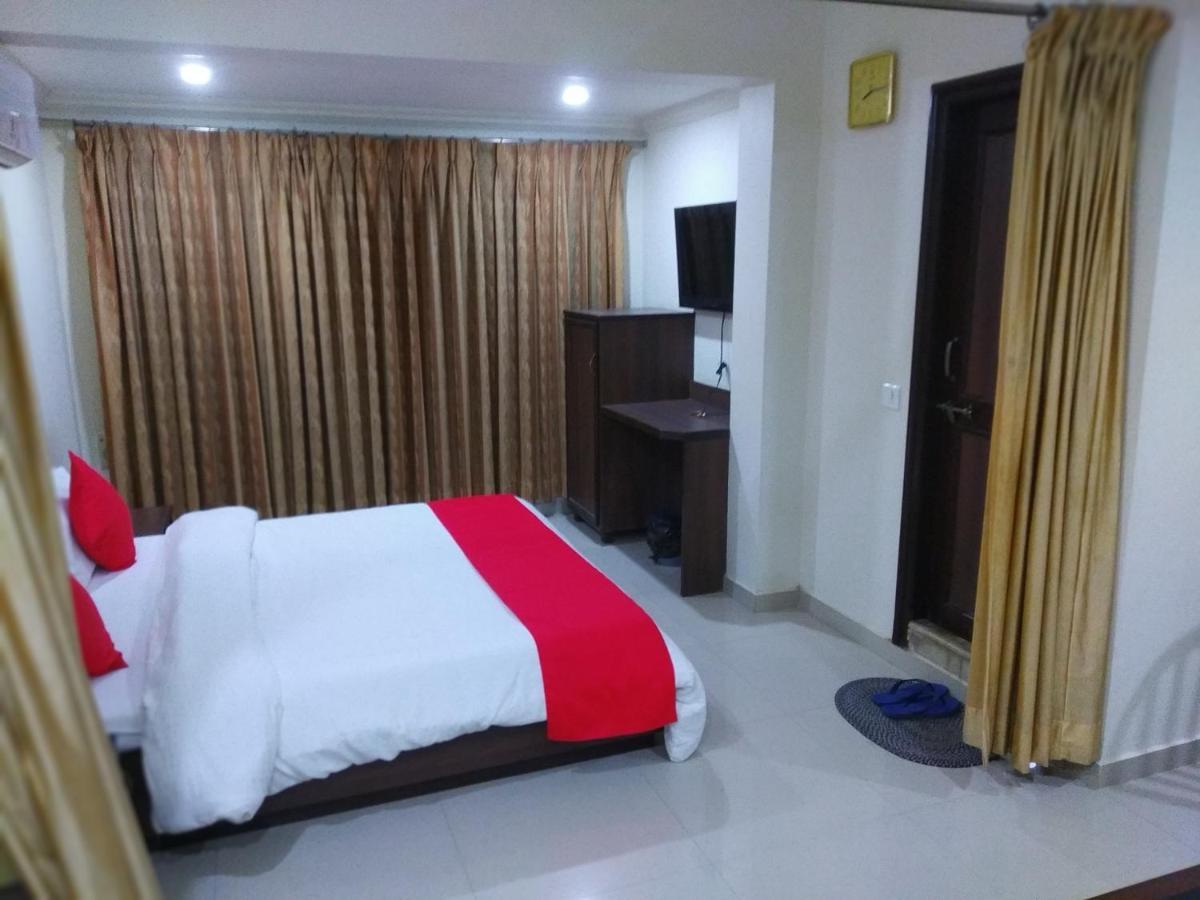 Hotel Alpha Vadodara Exterior foto